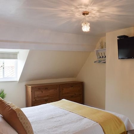 Honeyz Hideaway Villa Уитби Екстериор снимка